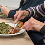 アルツハイマー病リスクに影響する食べ物とは？